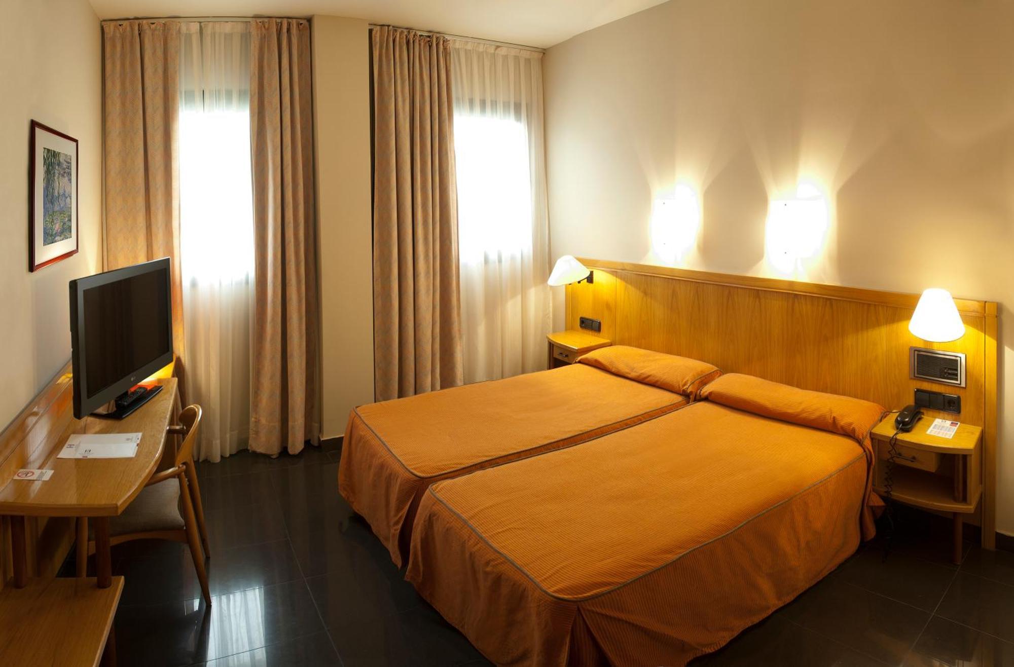 Hotel Ruta De Europa Віторія-Гастейс Екстер'єр фото