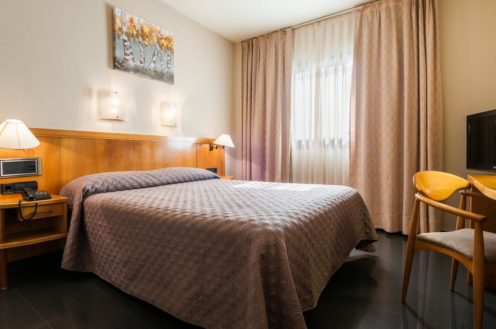 Hotel Ruta De Europa Віторія-Гастейс Екстер'єр фото