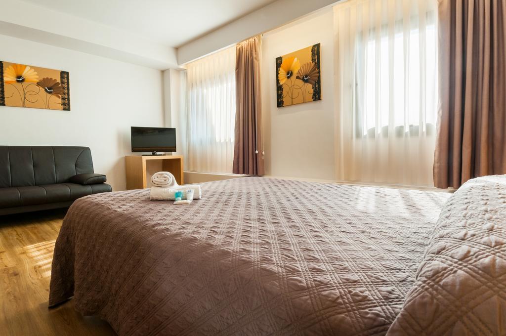 Hotel Ruta De Europa Віторія-Гастейс Екстер'єр фото