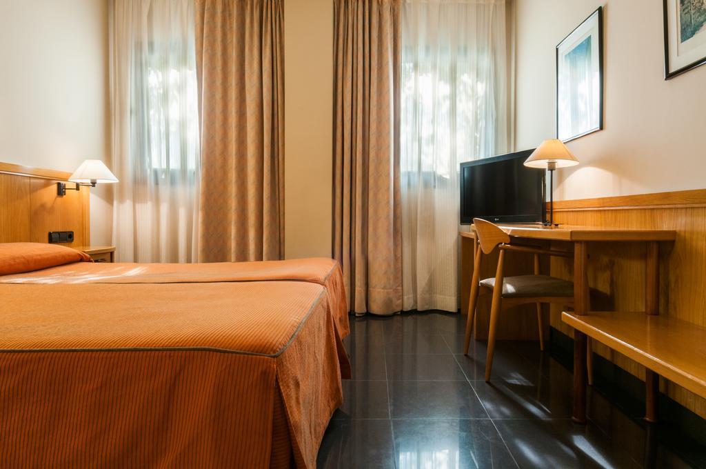 Hotel Ruta De Europa Віторія-Гастейс Екстер'єр фото