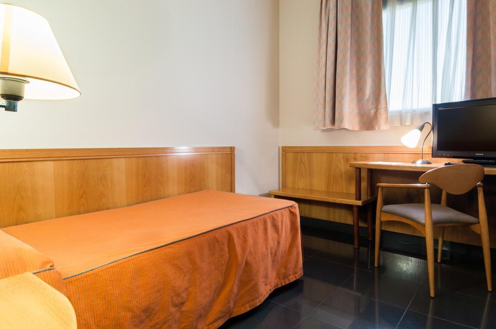 Hotel Ruta De Europa Віторія-Гастейс Екстер'єр фото
